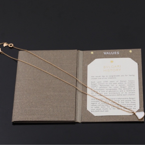 BVLGARI Necklaces - Picture 3 of 6